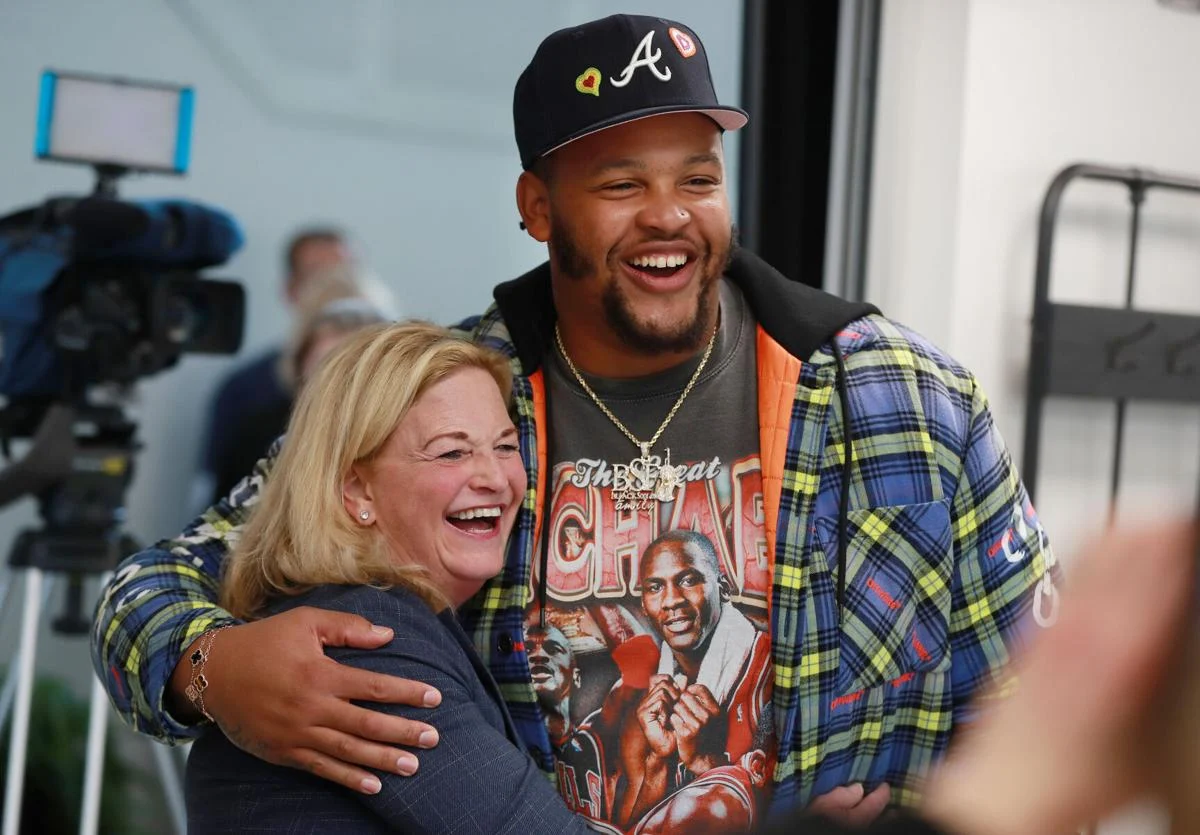 Dion Dawkins Receives Nomination as the Buffalo Bills' Walter Payton NFL Man of the Year.